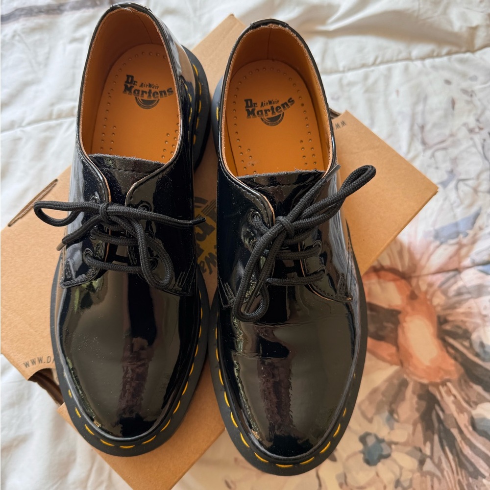Dr. Martens 1461 Black Parent - sz 39 - WORN ONCE - Still in box :)